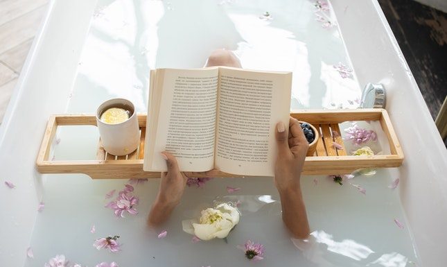 Buying a Bath Tub Pillow? Crucial Questions to Ask