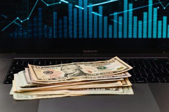 Building Wealth with Online Investment Education