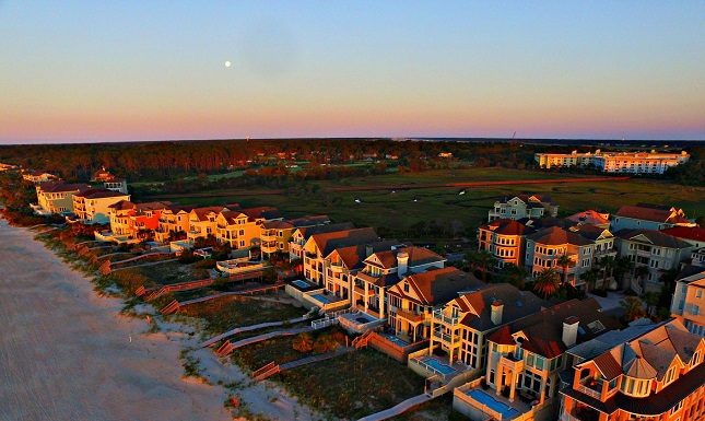 Exploring the Investment Benefits of Purchasing Luxury Beachfront Homes