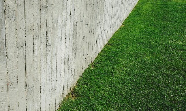 Why Panel Thickness and Coating Matter in the Selection of Fence Panels