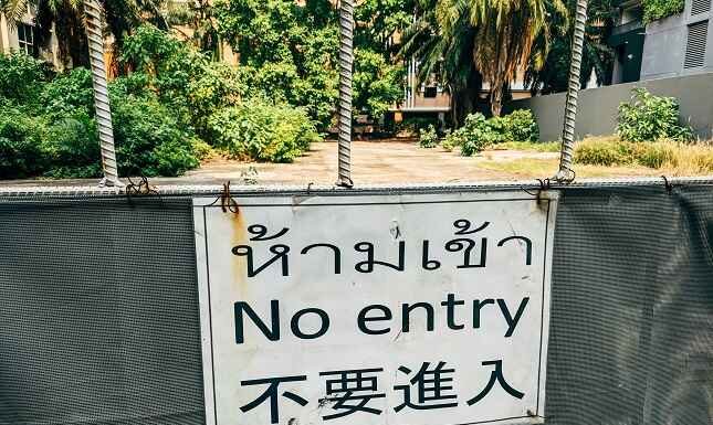 5 Common Phrases That Trip Up Machine Translation (And How AI Gets Them Right)