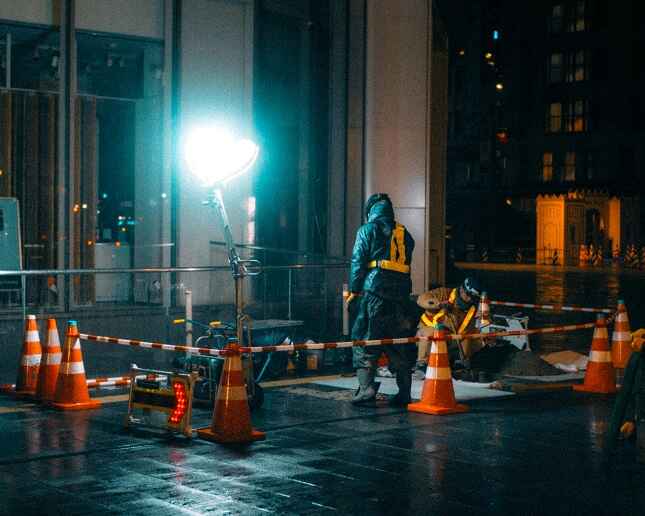 How Mobile Lighting Towers Are Revolutionising Road Work Projects (1)