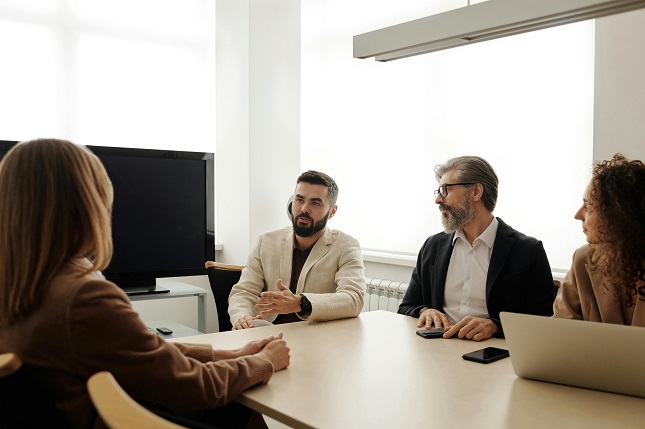 The 4 Best Frontline And Employee Communication Platforms Changing How Teams Connect