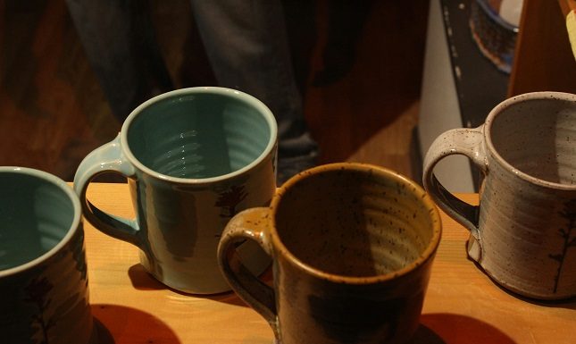 Ceramic vs. Stainless Steel: Choosing The Right Mug For Your Audience