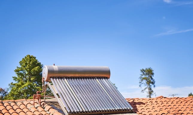 How Solar Power And Hot Water Systems Reduce Energy Costs
