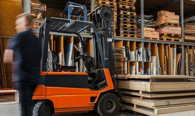What Makes A Good Forklift Hire Service Stand Out