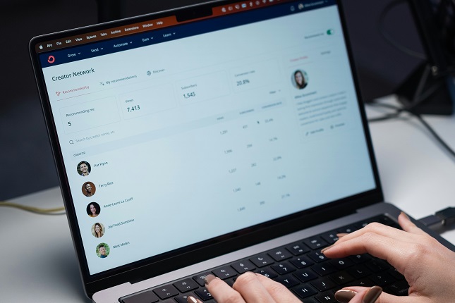 How Small Businesses Can Successfully Navigate International HR And Payroll