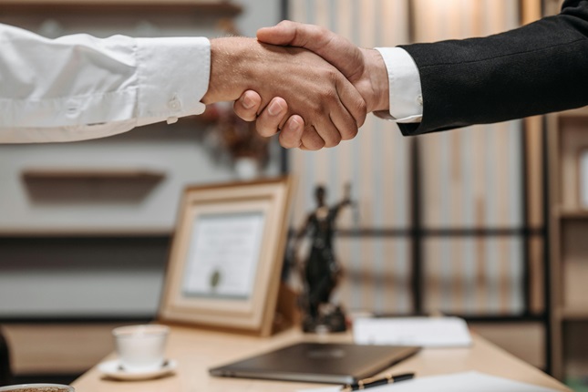 When to Hire a Personal Injury Lawyer and What They Do for You