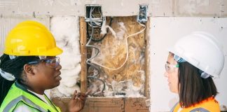 Hands-Free Reporting On The Jobsite: How Voice AI Works For Contractors