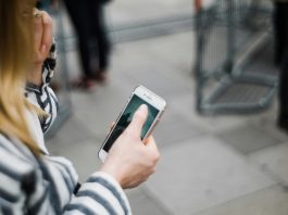 Essential Mobile Connectivity Tips For International Business Travellers