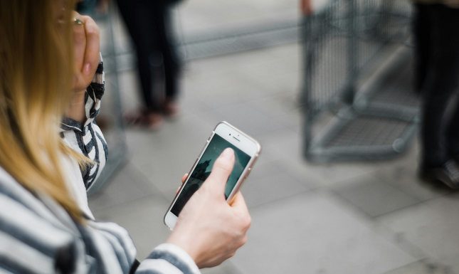 Essential Mobile Connectivity Tips For International Business Travellers