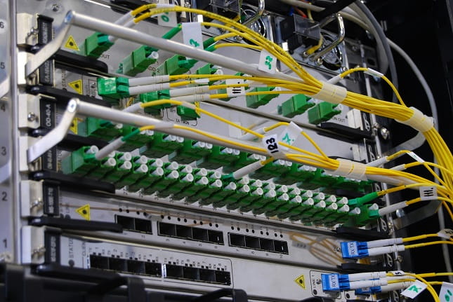 High-Speed vs. Low-Speed Optical Modules Different MCU Requirements Explained (1)