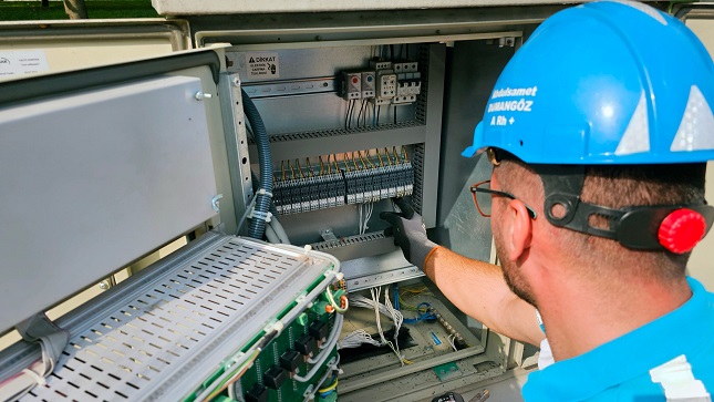How Small Businesses Can Reduce Downtime with the Right Electrical Control Systems