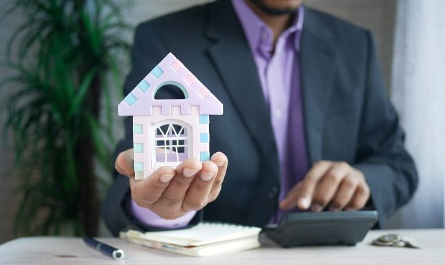 Is A Real Estate License Worth It? The Business Case For New Yorkers Thinking About the Leap