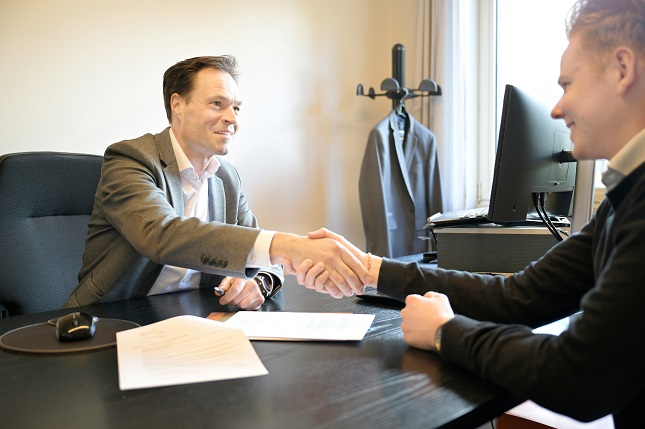 What Clients Really Consider Before Choosing a Lawyer