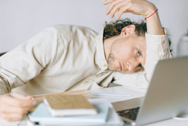 How to Select Office Furniture That Prevents Repetitive Strain and Chronic Fatigue