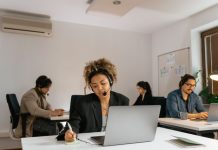How to Evaluate Service Providers Before Signing a Long Term Contract