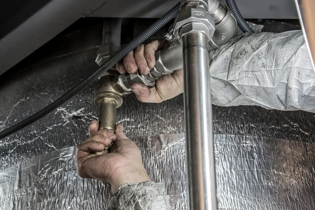 How Hiring a Plumber in Kansas City Prevents Winter Pipe Bursts (2)