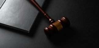 How Implementing Strategic Legal Advisory Services Minimizes Compliance Risks