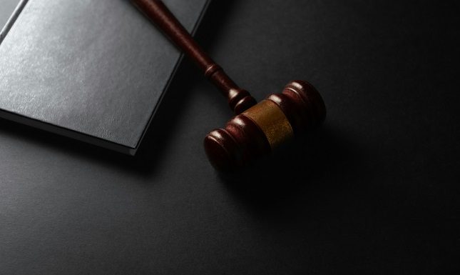 How Implementing Strategic Legal Advisory Services Minimizes Compliance Risks