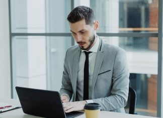 How To Turn Industry Experience Into An Independent Service Business